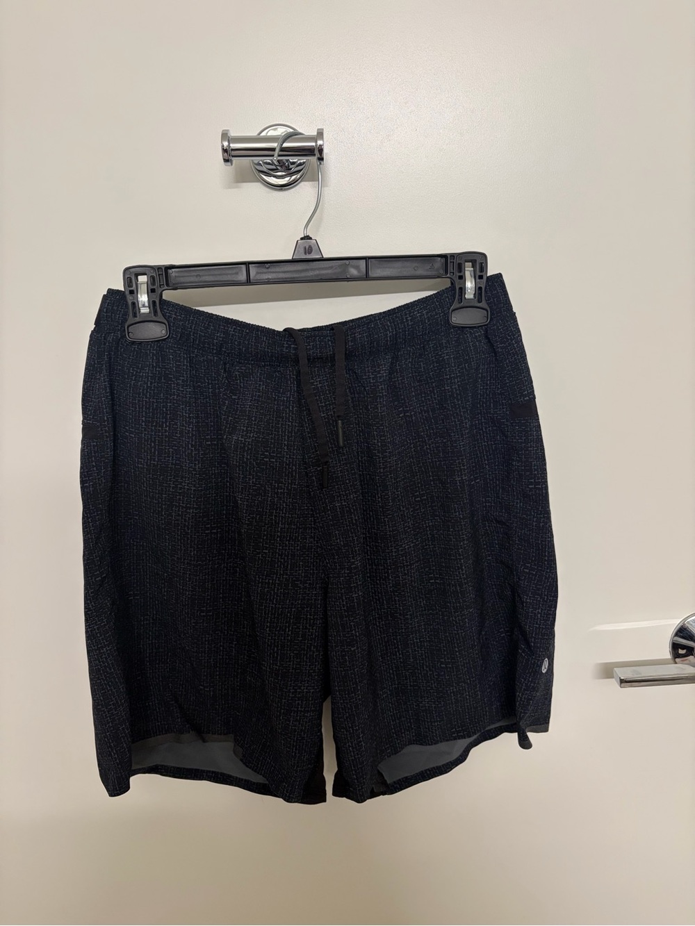 lululemon athletica Men's Pace Breaker Navy Blue Shorts ( 7 inch inseam, lined)